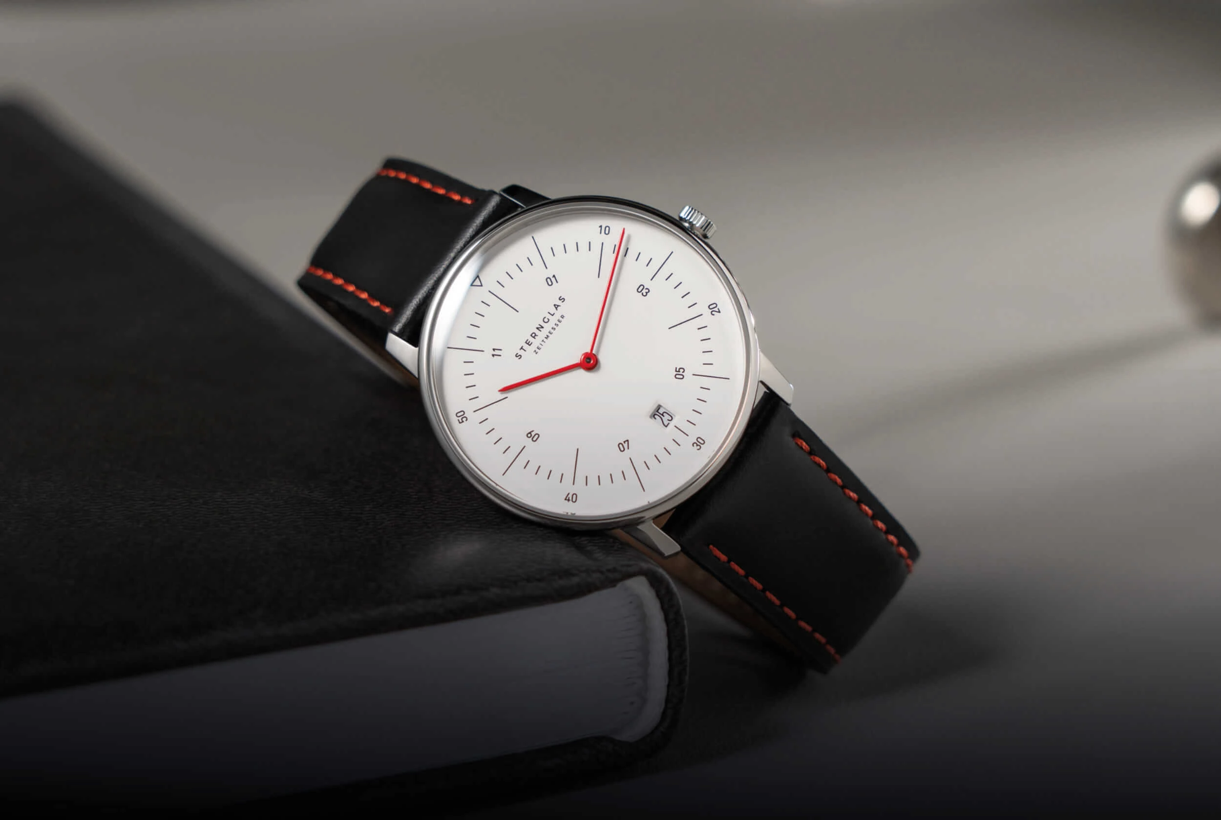Zeitloses Bauhaus-Design für Ihr Handgelenk